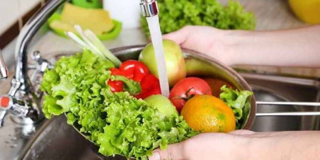 Sofranızdaki ‘Pestisit’ zehrine karşı en etkili çözüm! Meyve sebzeleri böyle yıkayan zehre veda ediyor, pişman olmuyor… 3